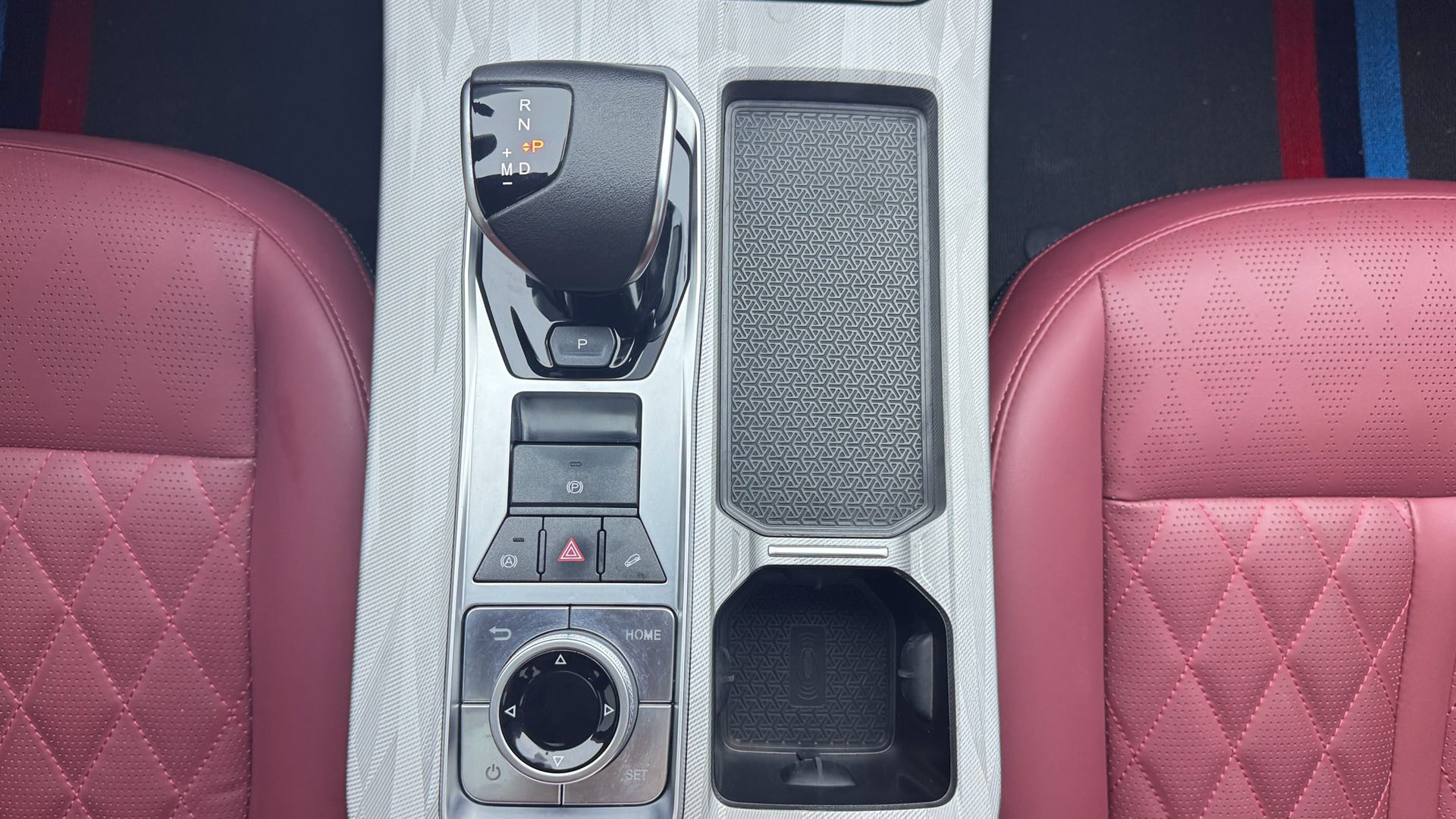 Jetour X70 PLUS 2023 #16 Jetour X70 PLUS 2023 car image #16