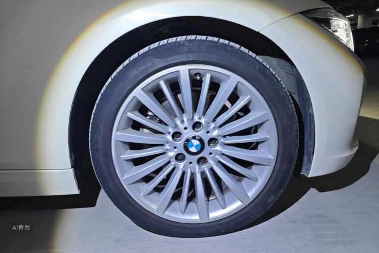 BMW 3 Series 2018 car image #9