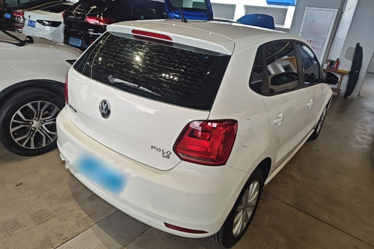 Volkswagen Polo 2015 car image #7