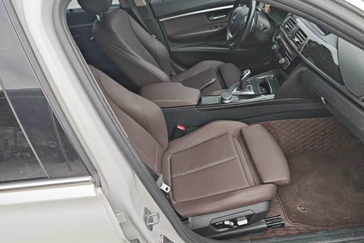 BMW 3 Series 2017 car image #24