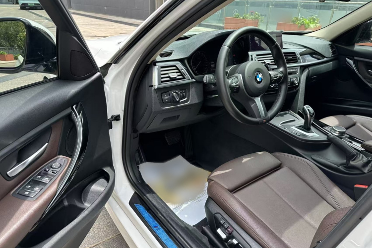 BMW 3 Series 2018 car image #13