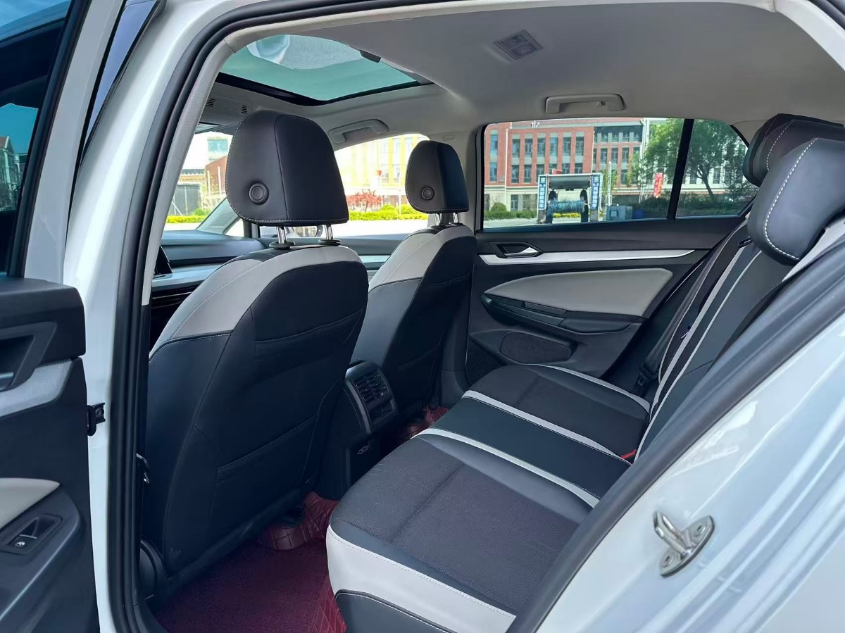 2023 car image #6