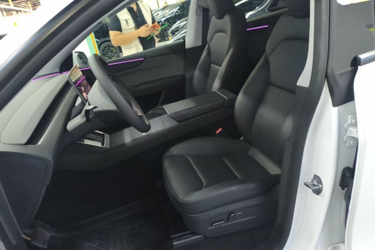 Tesla Model Y 2025 car image #15