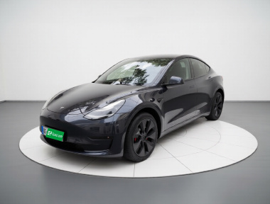 Tesla Model Y 2024 immagine di auto 