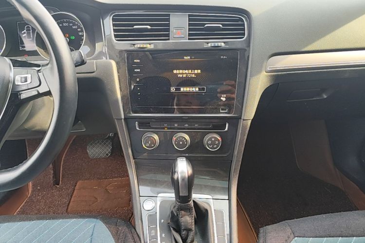 Volkswagen Golf 2020 car image #13