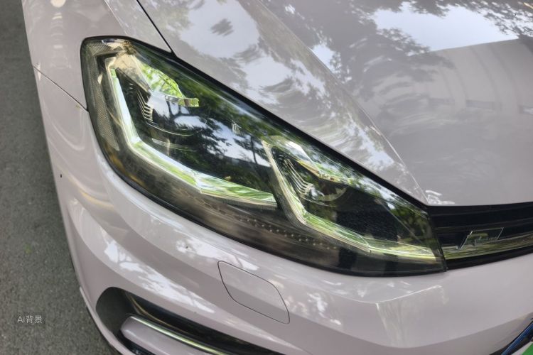 Volkswagen Golf 2018 car image #8