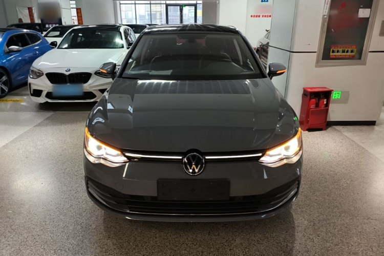 Volkswagen Golf 2022 car image #3