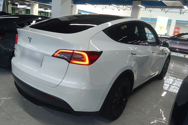 Tesla Model Y 2023 #7 Tesla Model Y 2023 immagine di auto #7