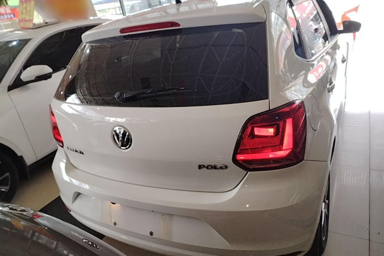 Volkswagen Polo 2016 car image #6