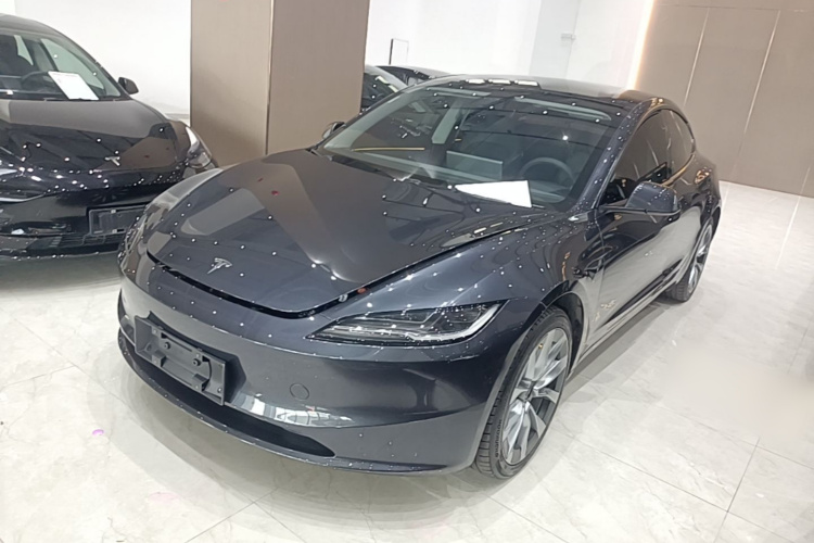 Tesla Model 3 2025 car image #2