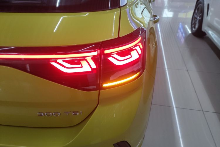 Volkswagen T-Roc 2023 car image #8