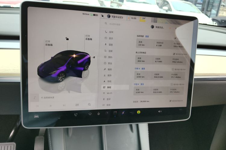 Tesla Model Y 2023 car image #12