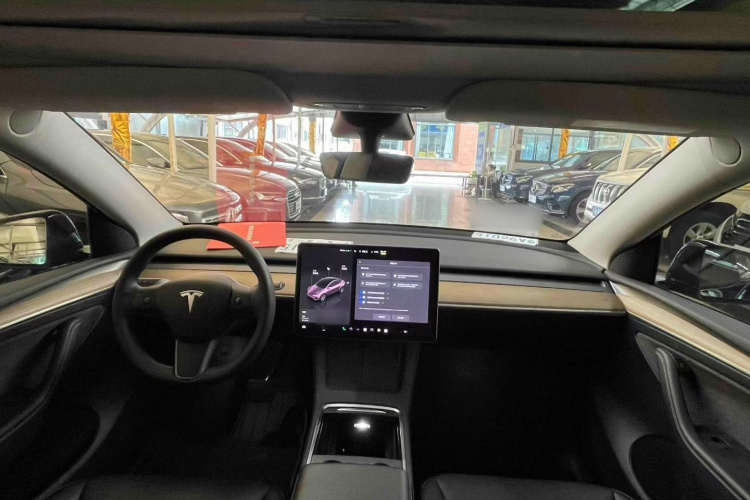 Tesla Model Y 2022 #10 Tesla Model Y 2022 car image #10