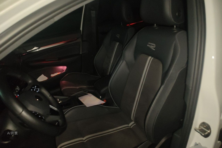 Volkswagen Golf 2023 car image #17