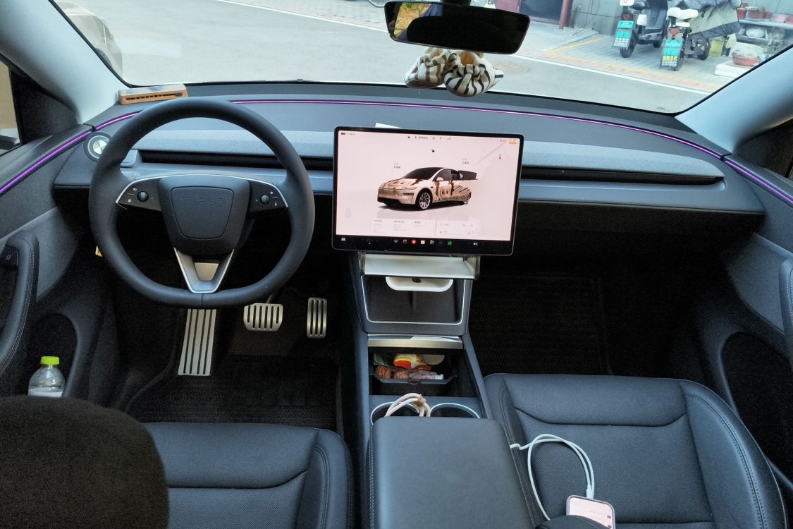 Tesla Model Y 2025 #23 Tesla Model Y 2025 car image #23