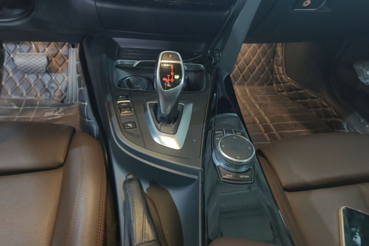 BMW 3 Series 2018 car image #14