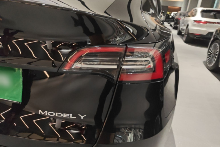 Tesla Model Y 2023 #8 Tesla Model Y 2023 car image #8