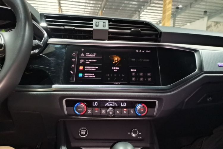 Audi Q3 2025 immagine di auto #13