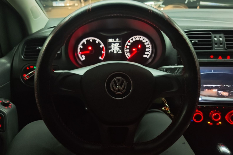 Volkswagen Polo 2019 car image #11