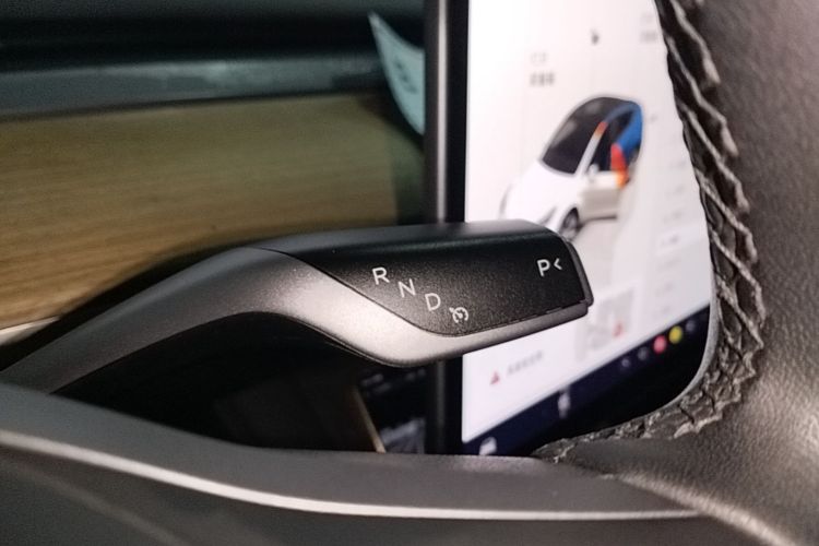 Tesla Model Y 2022 car image #19