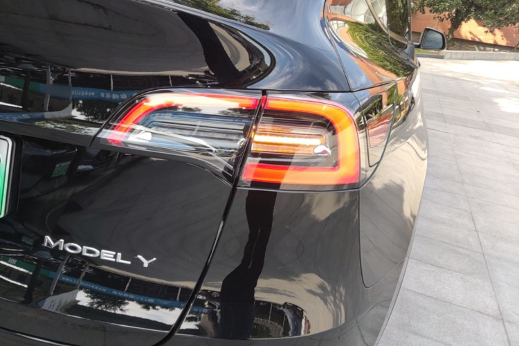 Tesla Model Y 2022 #8 Tesla Model Y 2022 car image #8