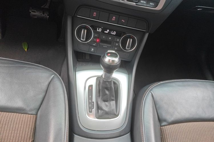 Audi Q3 2017 car image #14