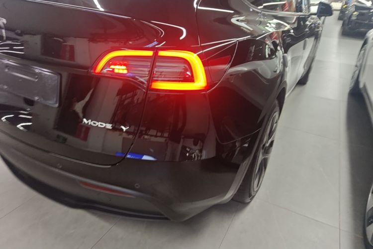 Tesla Model Y 2022 car image #8