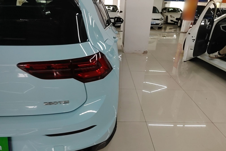 Volkswagen Golf 2024 car image #8