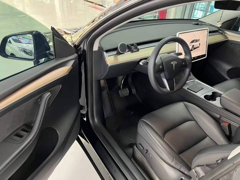 Tesla Model Y 2023 #4 Tesla Model Y 2023 car image #4