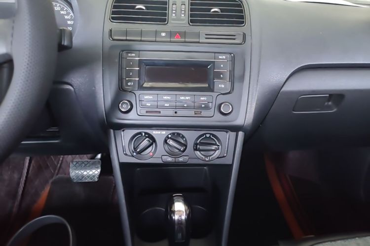 Volkswagen Polo 2016 #13 Volkswagen Polo 2016 car image #13
