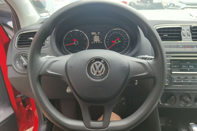 Volkswagen Polo 2015 #11 Volkswagen Polo 2015 car image #11