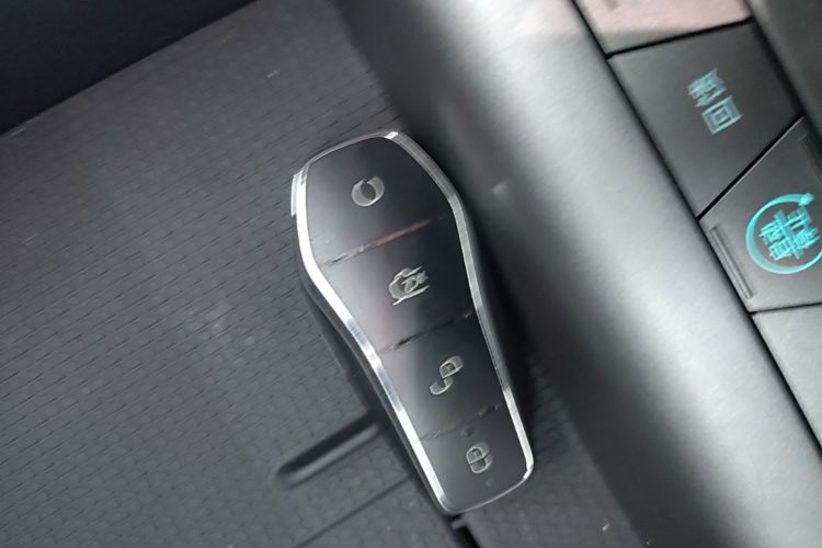 BYD YuanUP 2025 car image #9