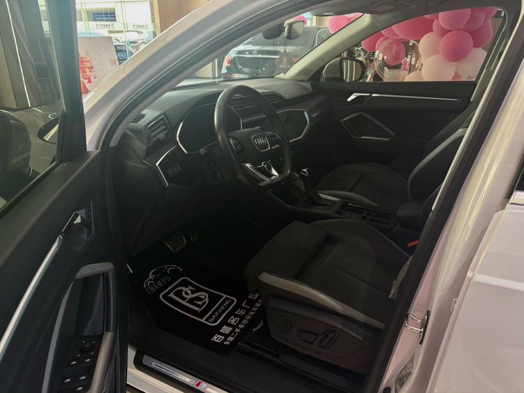 Audi Q3 2022 car image #10