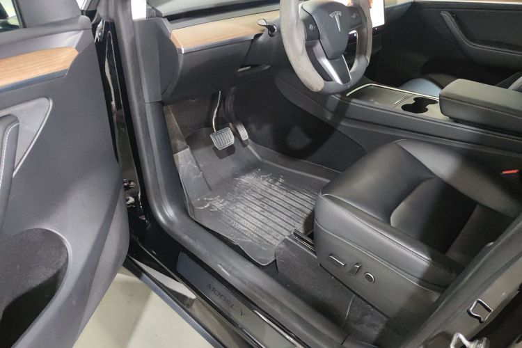 Tesla Model Y 2022 immagine di auto #16
