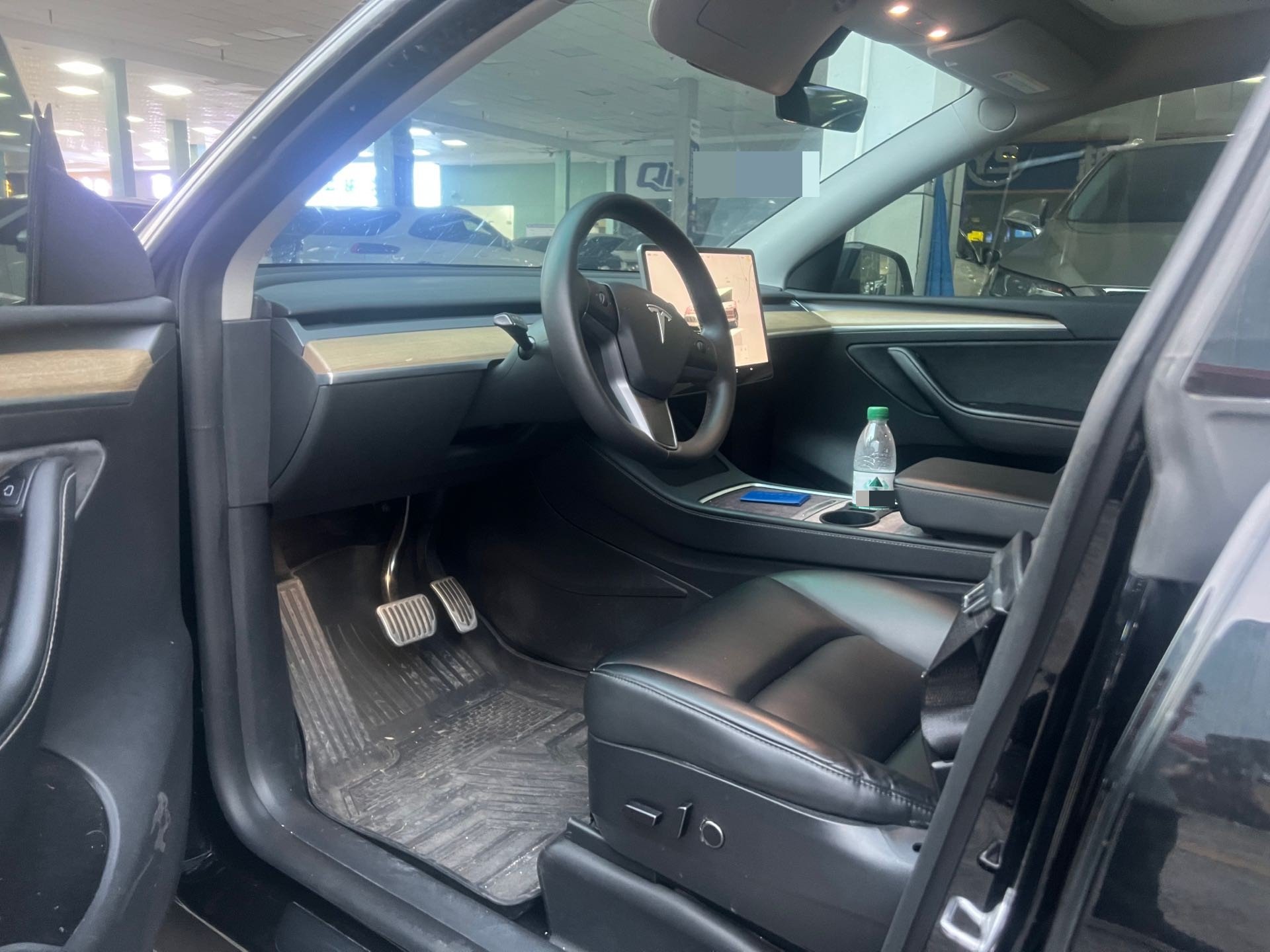 Tesla Model Y 2023 immagine di auto #3