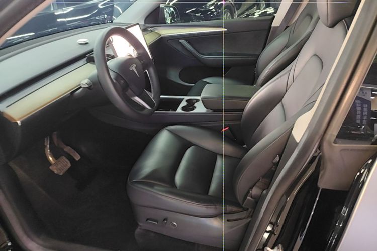 Tesla Model Y 2023 car image #15