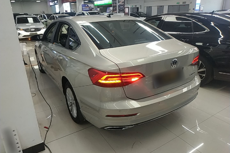 Volkswagen Lavida 2018 car image #5