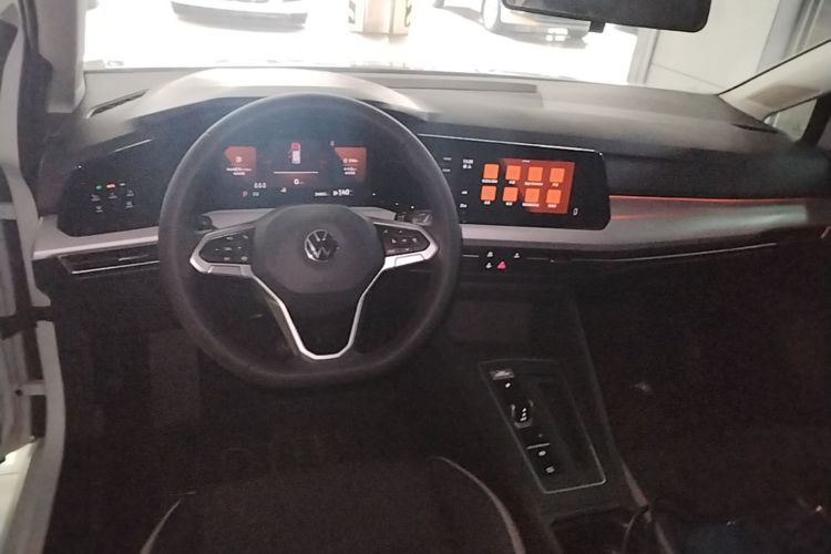 Volkswagen Golf 2023 car image #10