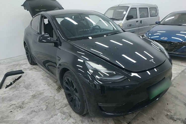 Tesla Model Y 2021 immagine di auto #4