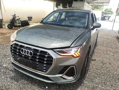Audi Q3 2021 Audi Q3 2021 صورة سيارة