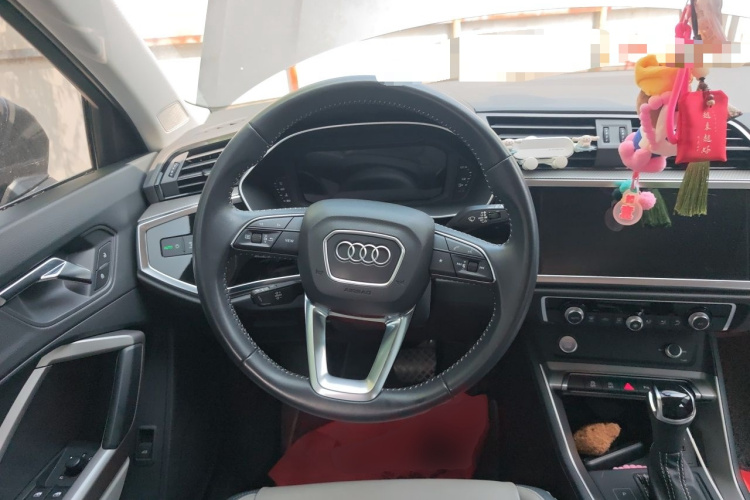 Audi Q3 2020 immagine di auto #11