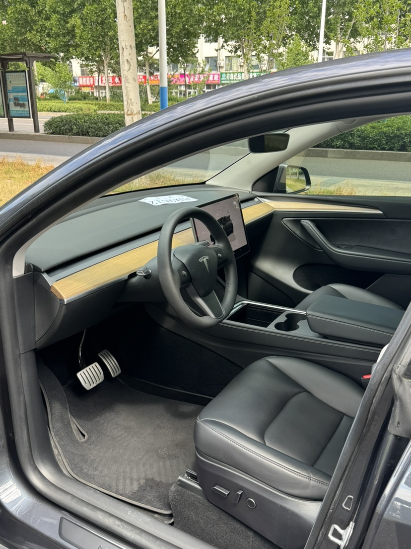Tesla Model Y 2023 car image #4