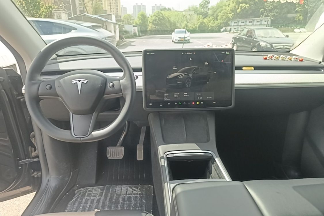Tesla Model Y 2024 #15 Tesla Model Y 2024 car image #15
