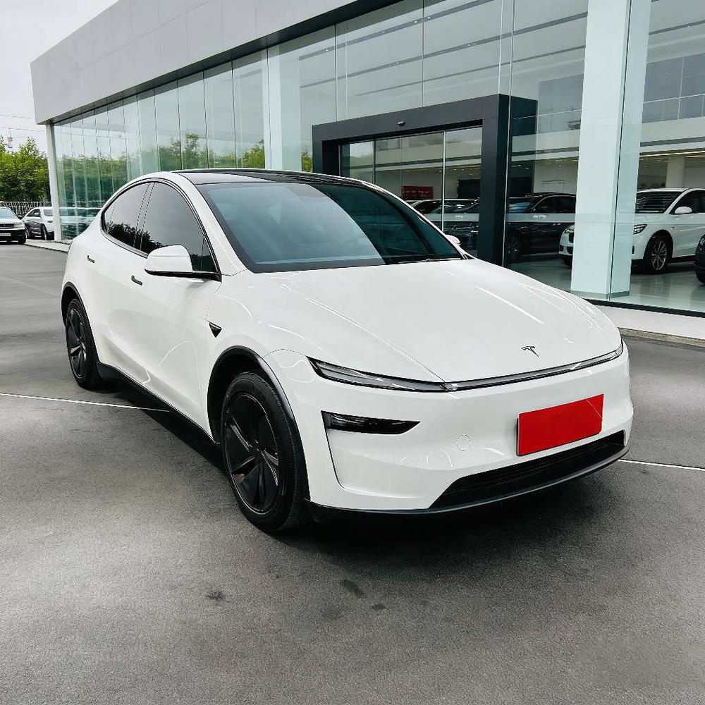 Tesla Model Y 2025 #3 Tesla Model Y 2025 car image #3