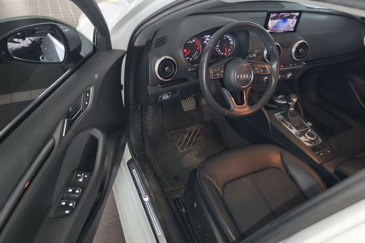 Audi A3 2018 car image #18