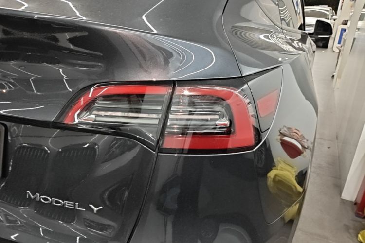 Tesla Model Y 2024 #8 Tesla Model Y 2024 car image #8