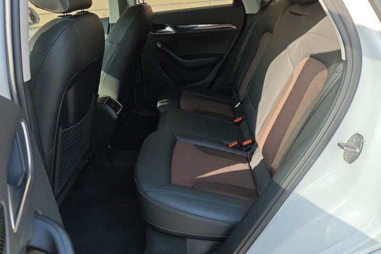 Audi Q3 2018 car image #13
