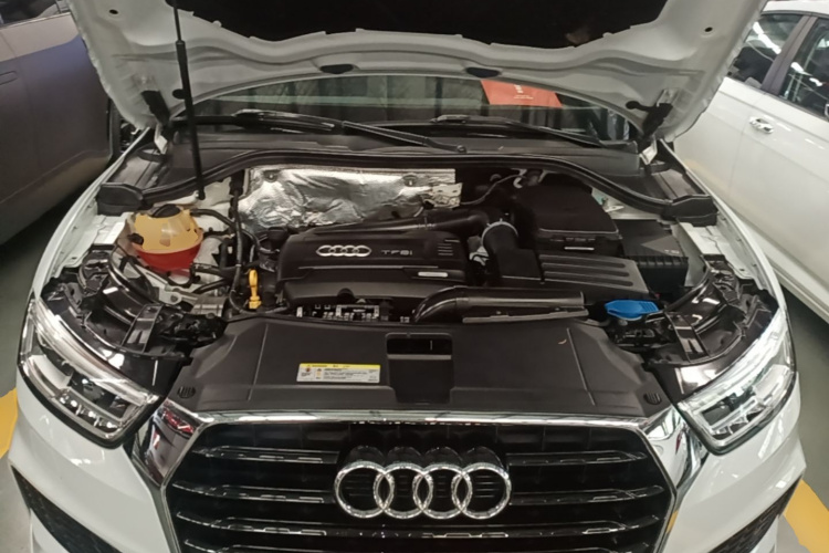 Audi Q3 2018 car image #20
