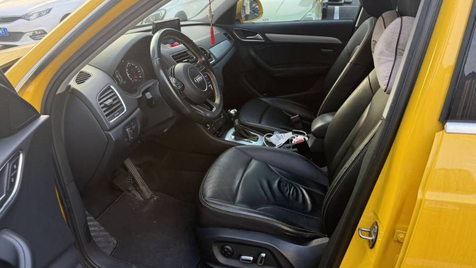 Audi Q3 2017 car image #5
