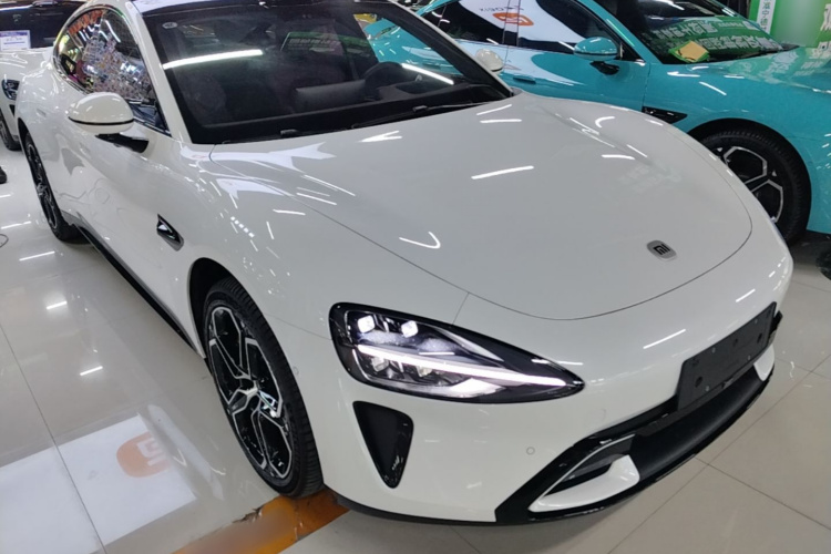 MI SU7 2025 immagine di auto #4
